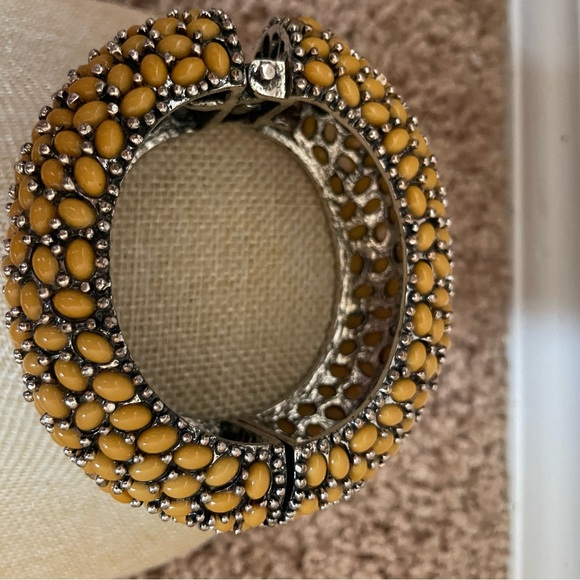 NWOT Gorgeous Golden Yellow And Silver Dressy Bracelet - Picture 3 of 3